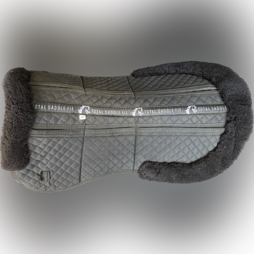 Total saddle fit six point wool half pad with shims